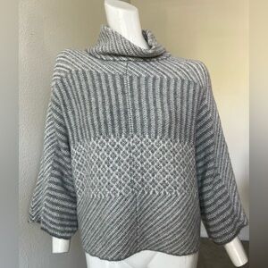 TAHARI 100% PURE LUXE cashmere poncho